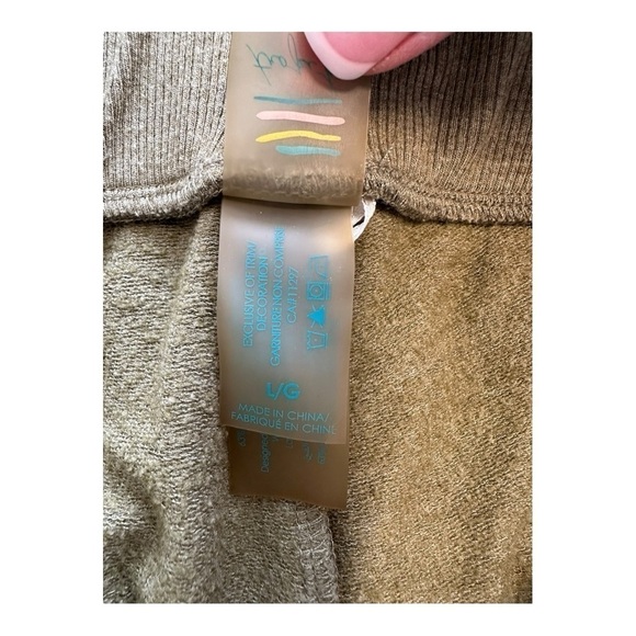 Bikini Village | Tropik Cargo Shorts - Size Large - Picture 6 of 10